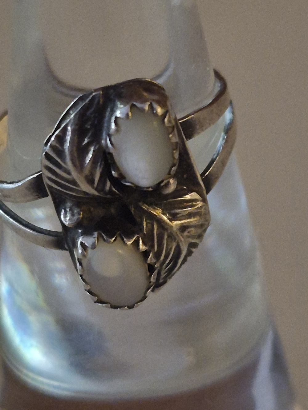 Navajo Vintage Silver And Mother Of Pearl Leaf Ring